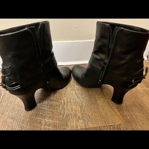 Leather Black Naturalizer Booties, Size 6